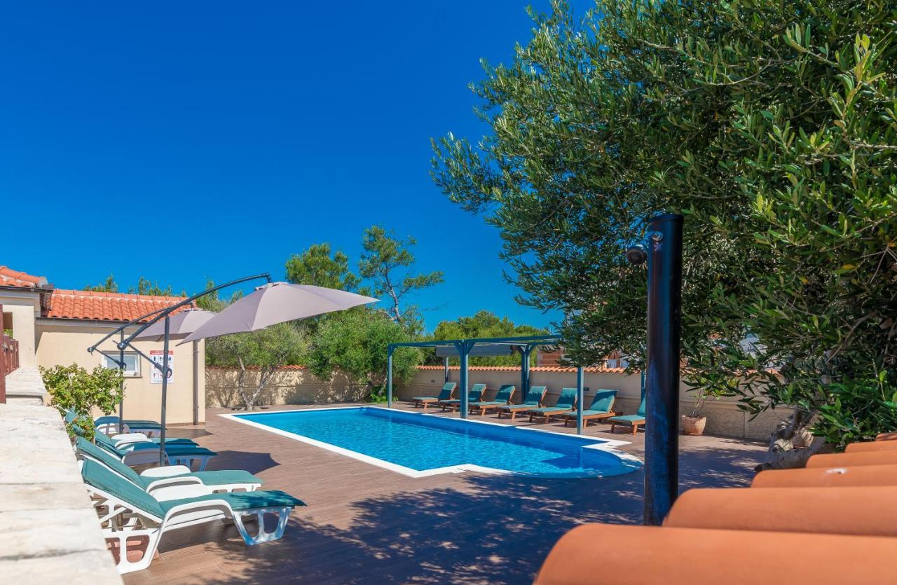 Villa Mare Apartments Vir Exterior foto