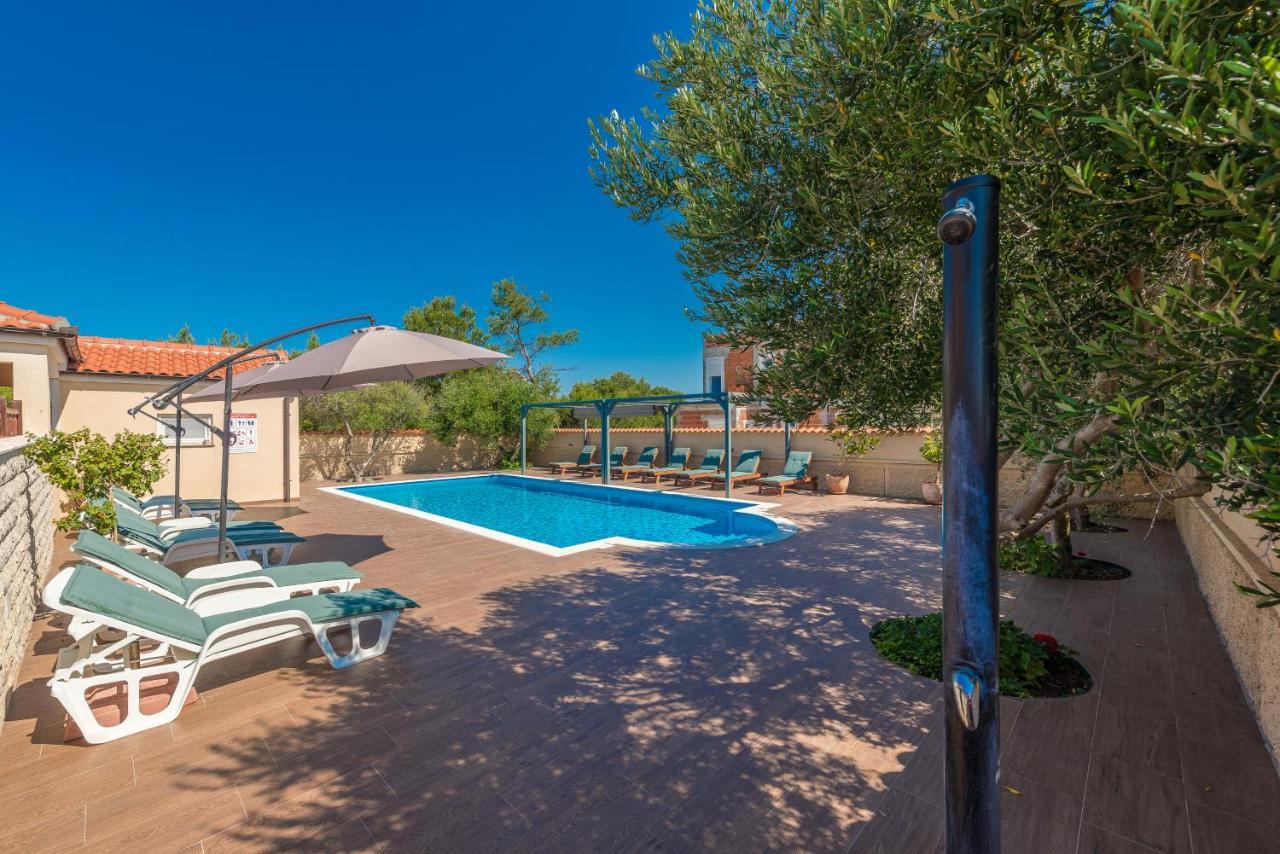 Villa Mare Apartments Vir Exterior foto
