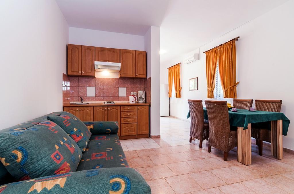 Villa Mare Apartments Vir Exterior foto